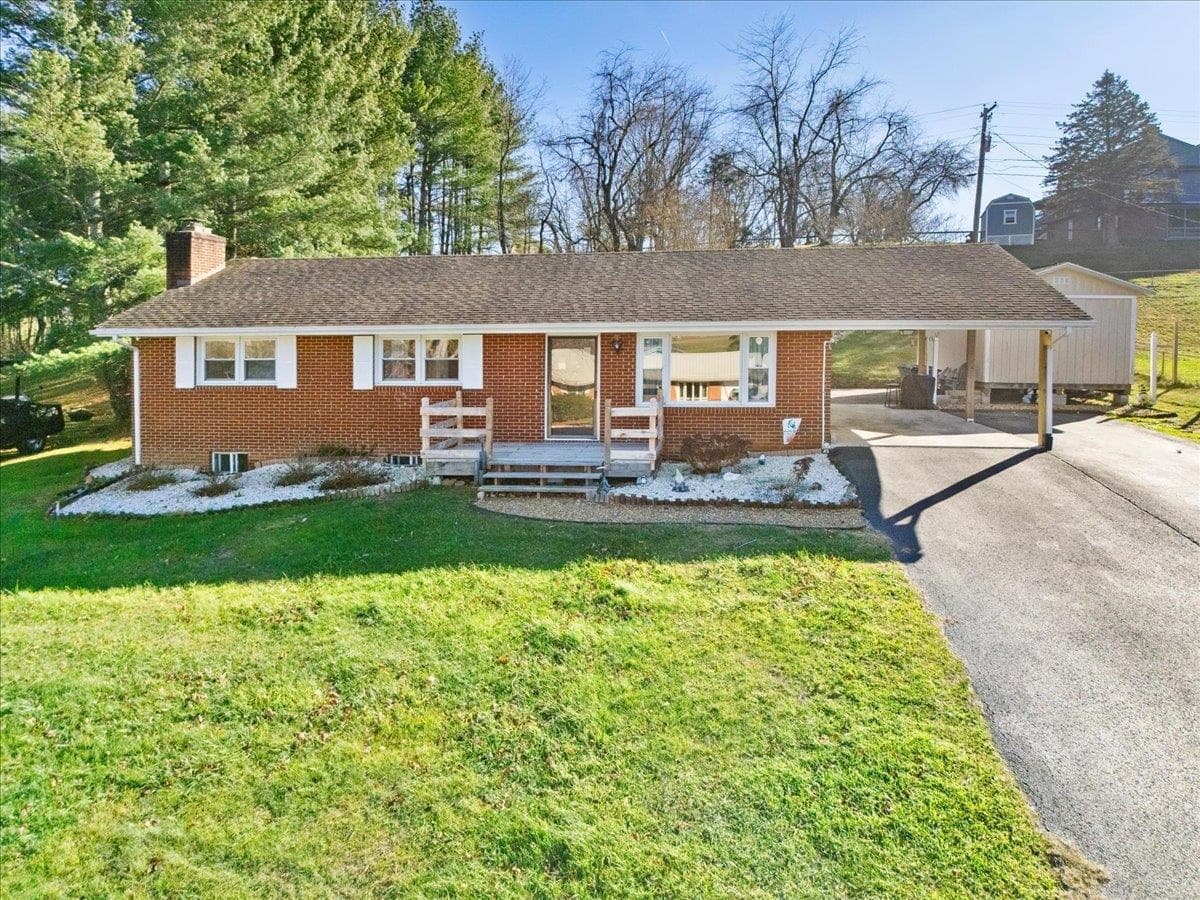 60 Overland Drive, Christiansburg, VA, photo 1 of 38
