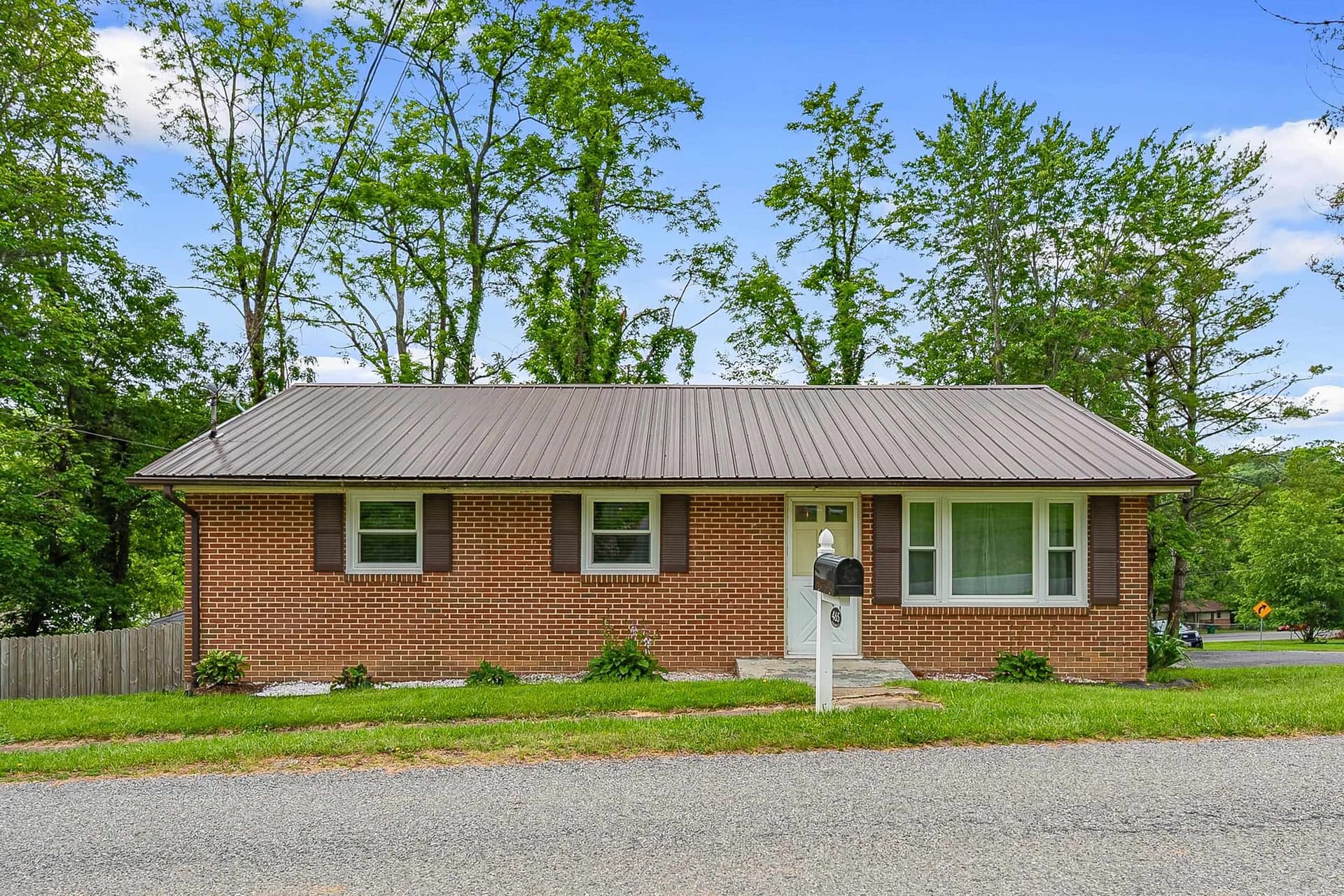465 Montgomery Street, Christiansburg, VA, photo 1 of 40