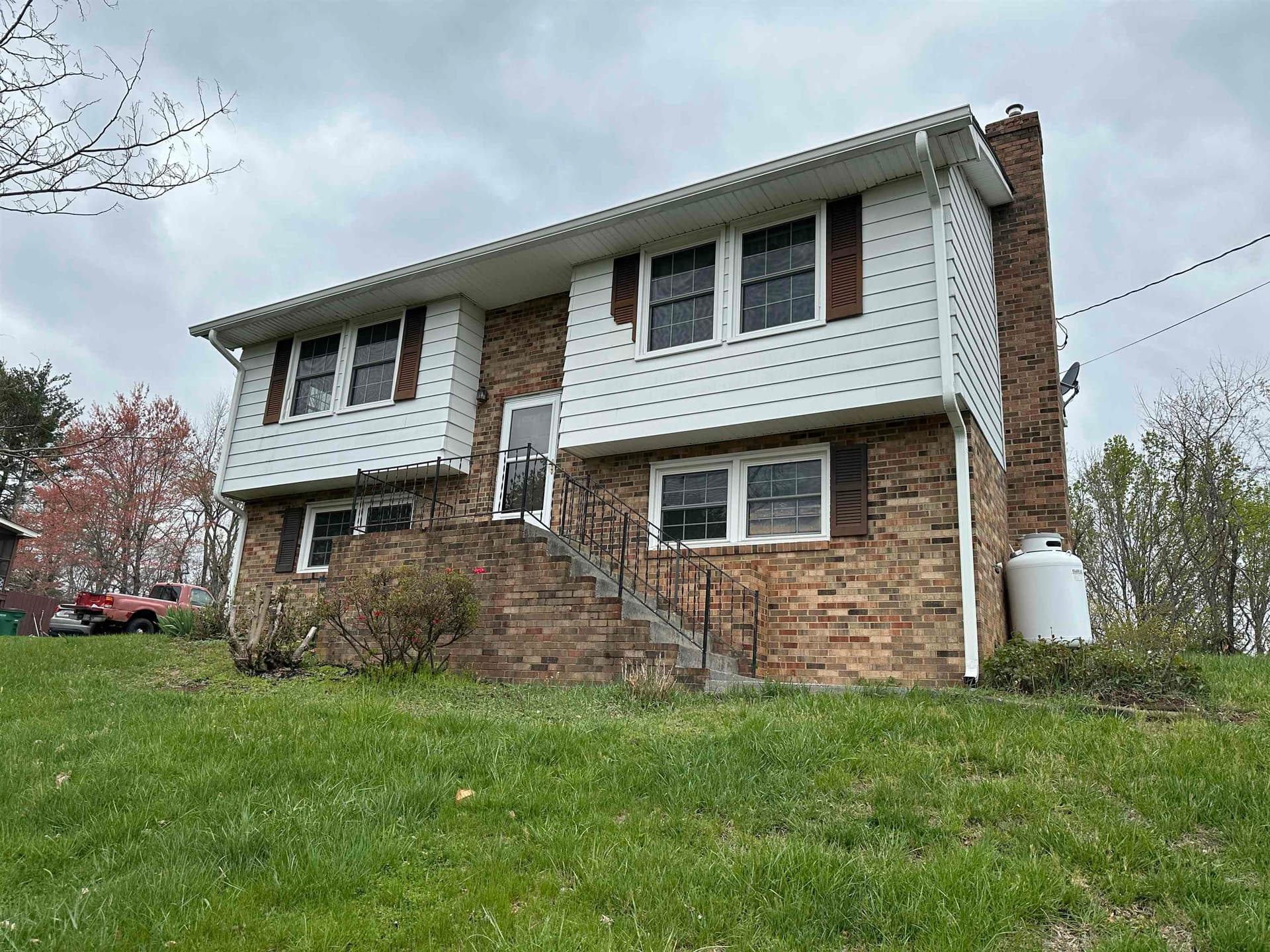 325 Mulberry Drive, Christiansburg, VA, photo 1 of 34