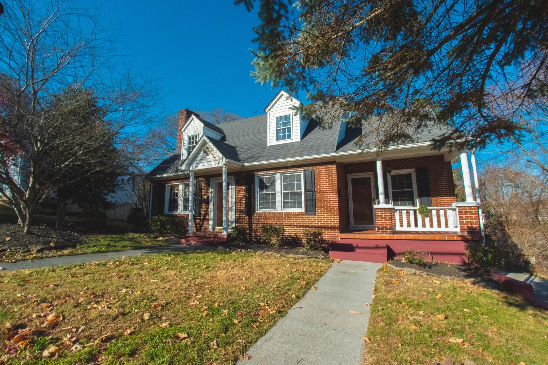 411 W Main St, Christiansburg, VA, photo 1 of 37