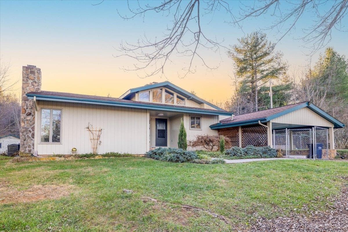 4195 Piney Woods Road, Christiansburg, VA, photo 1 of 40