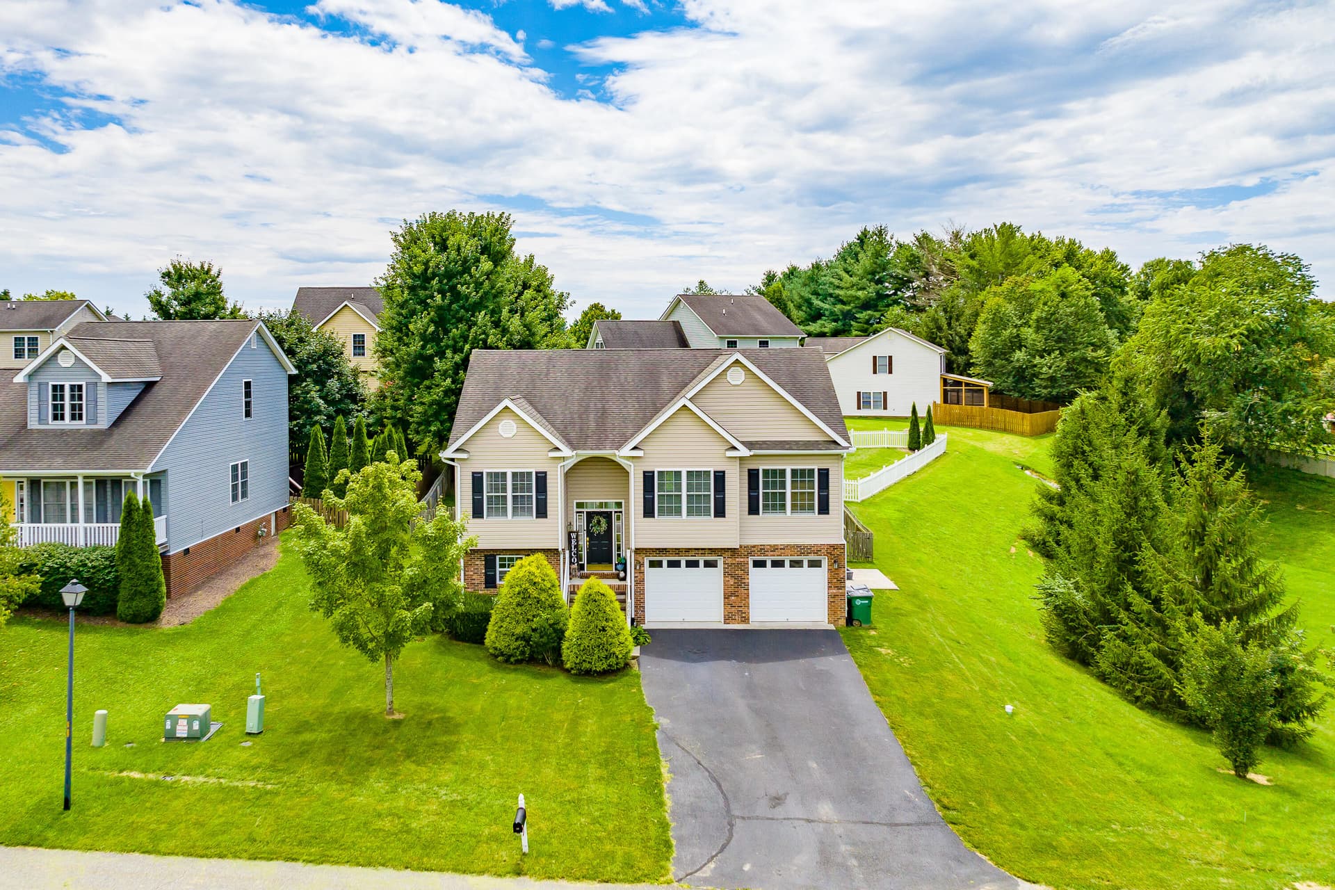 225 Meadow Dr NW, Christiansburg, VA, photo 1 of 34