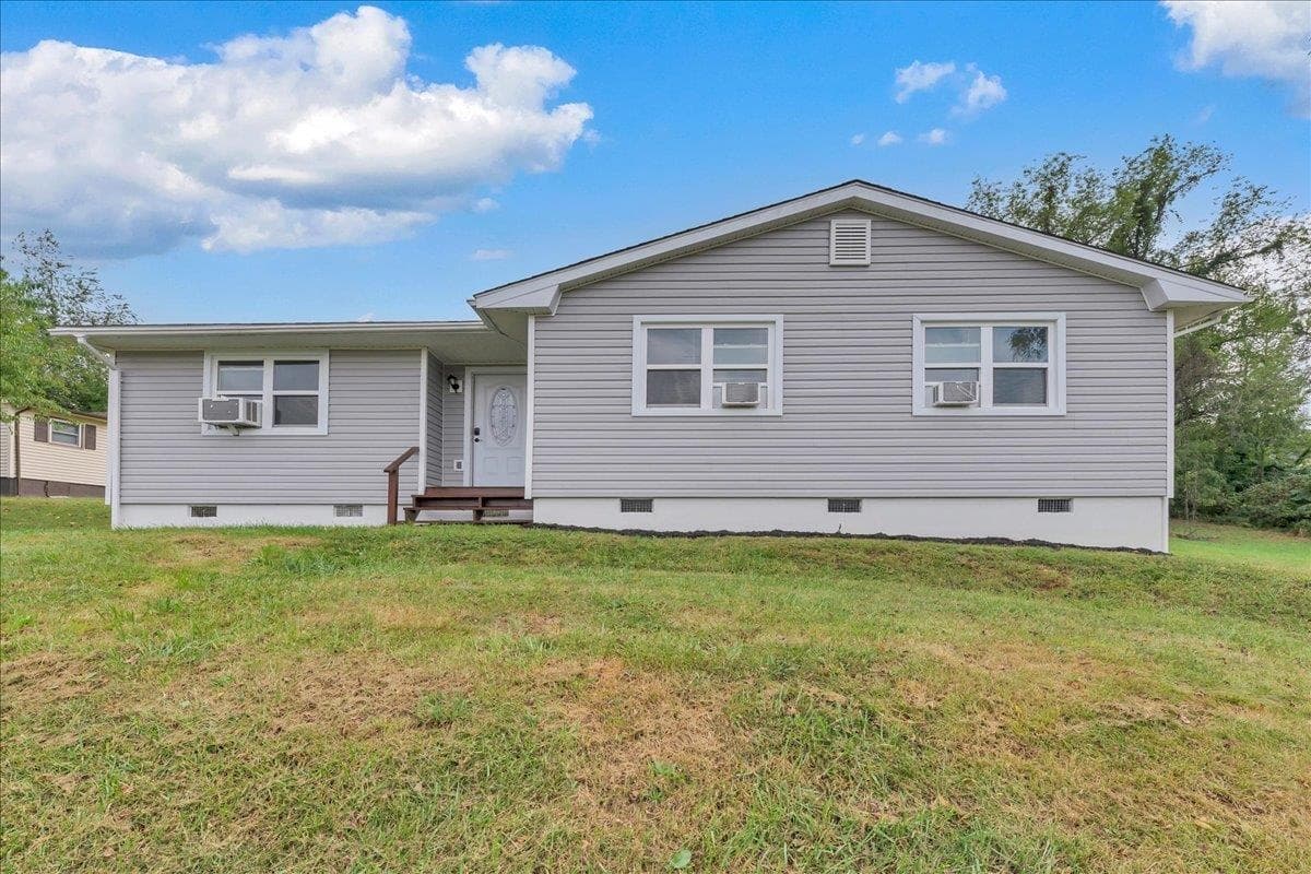 935 NE Depot Street NE, Christiansburg, VA, photo 1 of 26