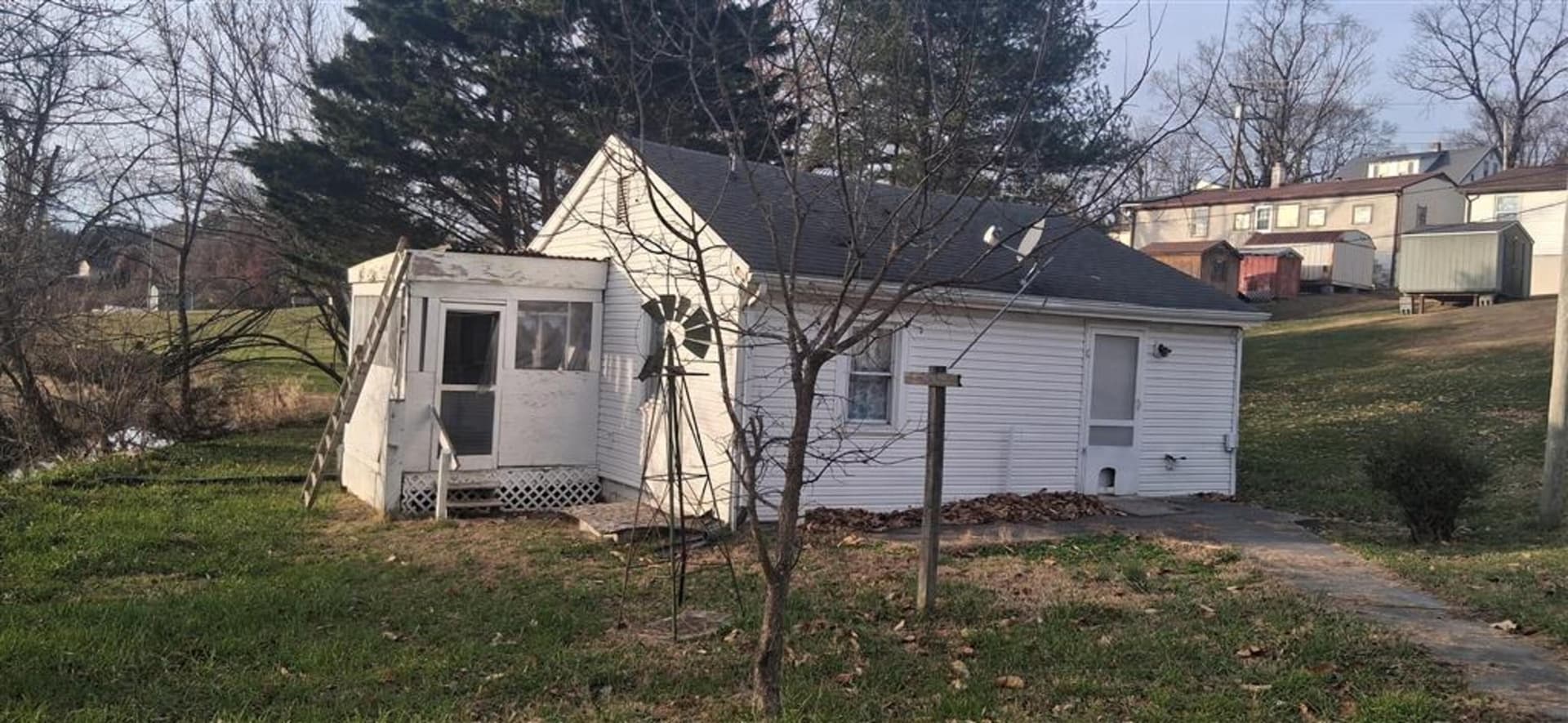 950 Clark Street, Christiansburg, VA, photo 1 of 20