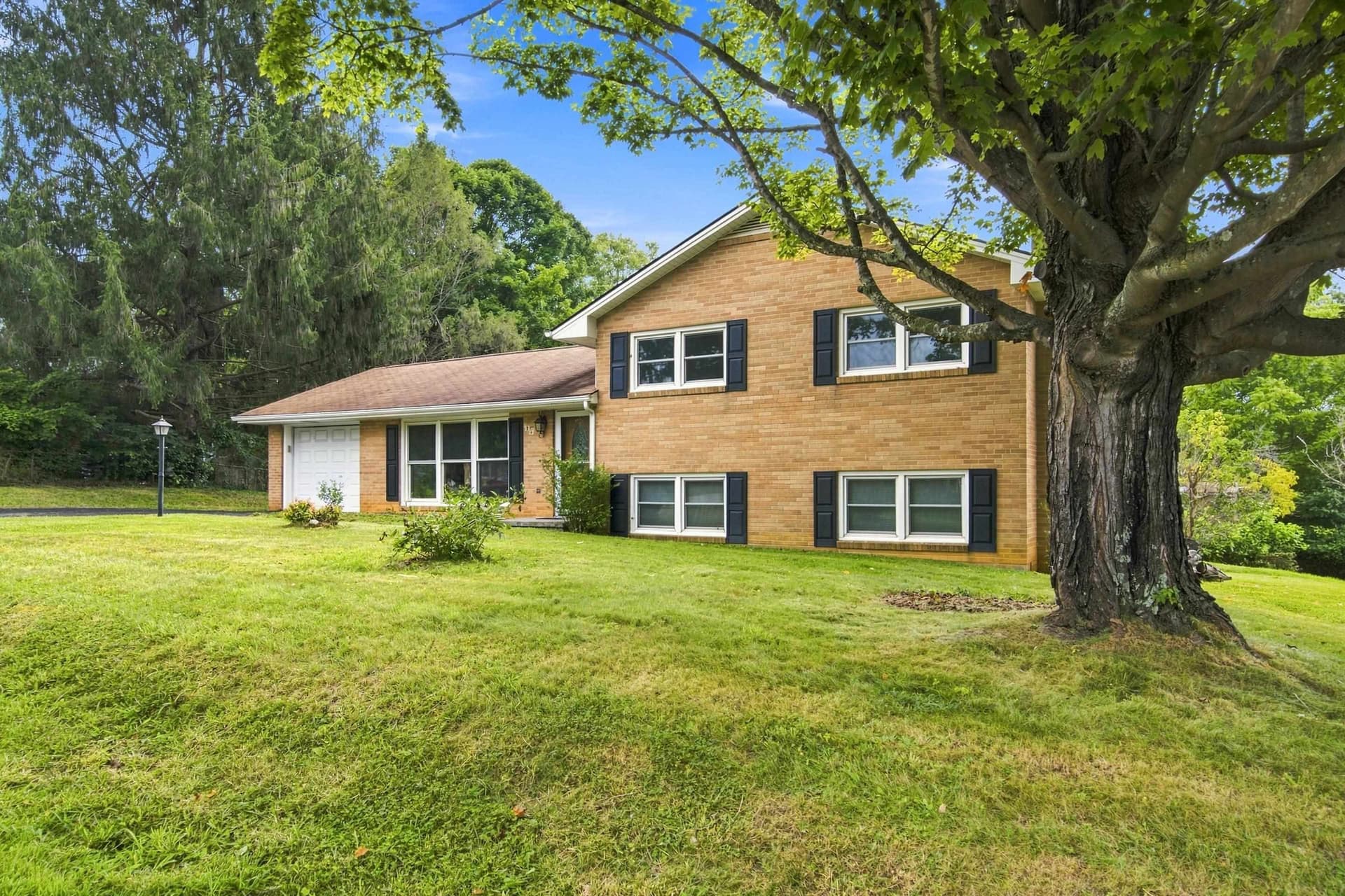325 Cheverly Drive, Christiansburg, VA, photo 1 of 40