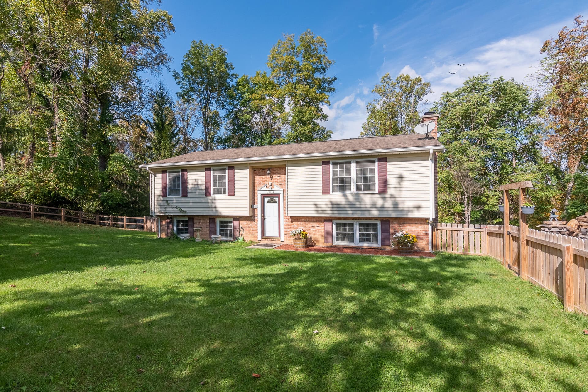 700 Black Bear Run Rd, Christiansburg, VA, photo 1 of 39