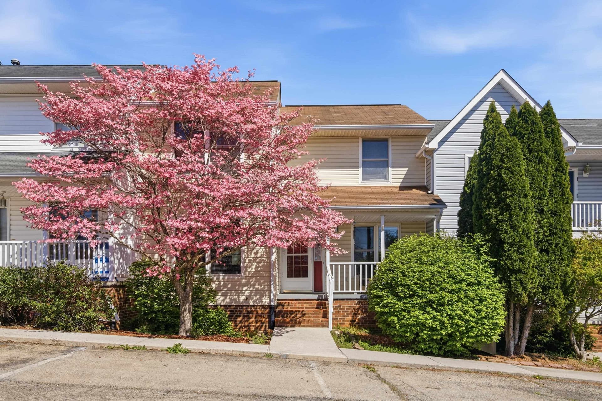 130 Warren Street, Christiansburg, VA, photo 1 of 40