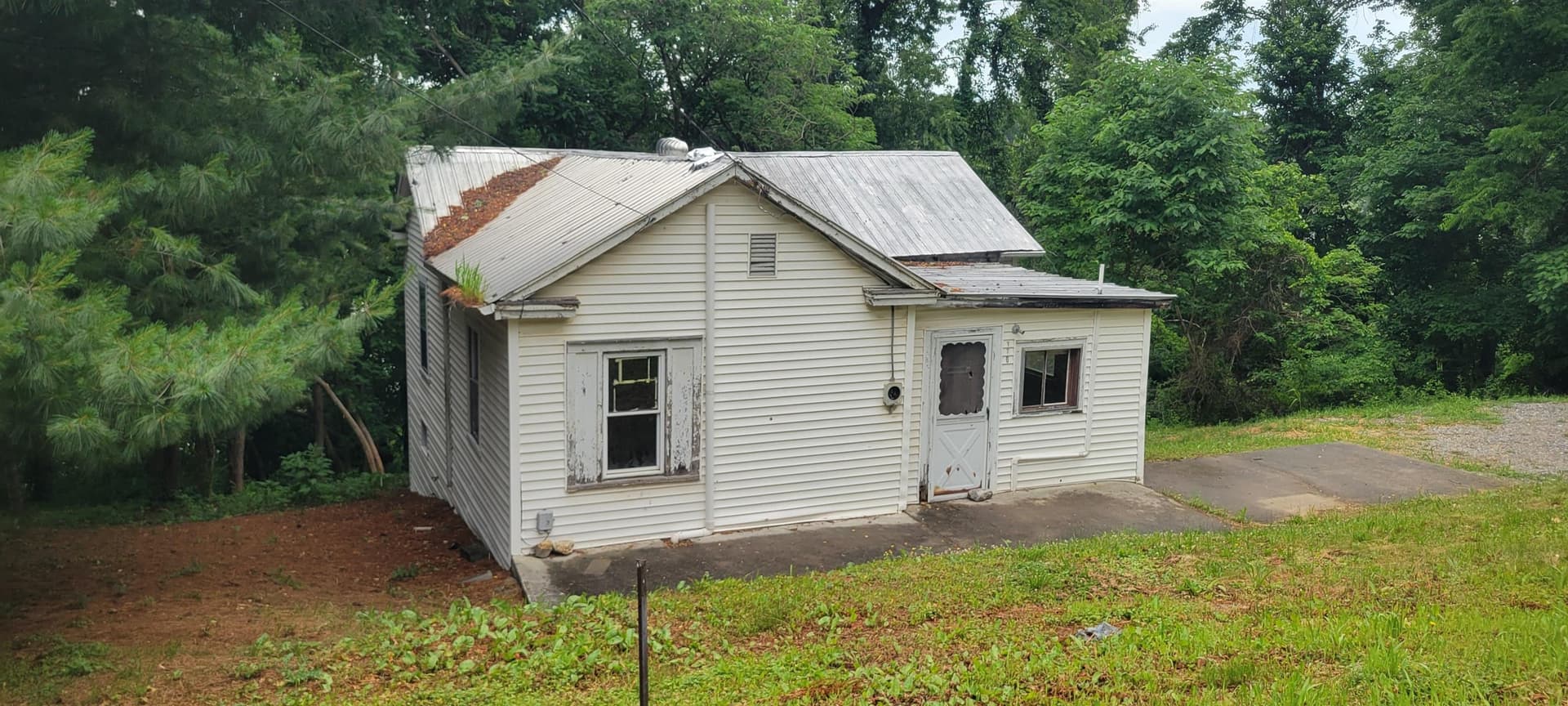 570 Schaeffer Drive, Christiansburg, VA, photo 1 of 13