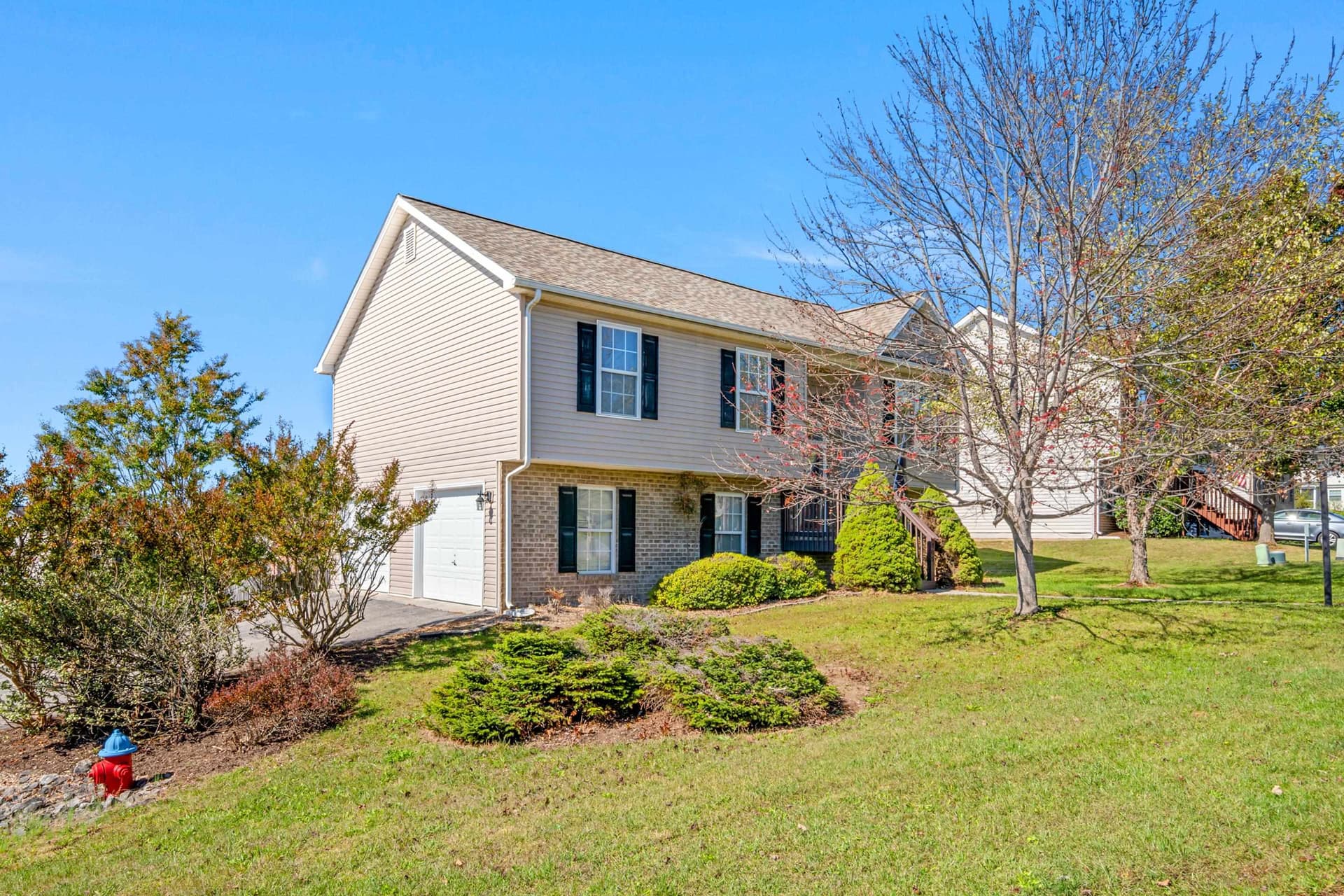 805 New Village Drive NW, Christiansburg, VA, photo 1 of 40