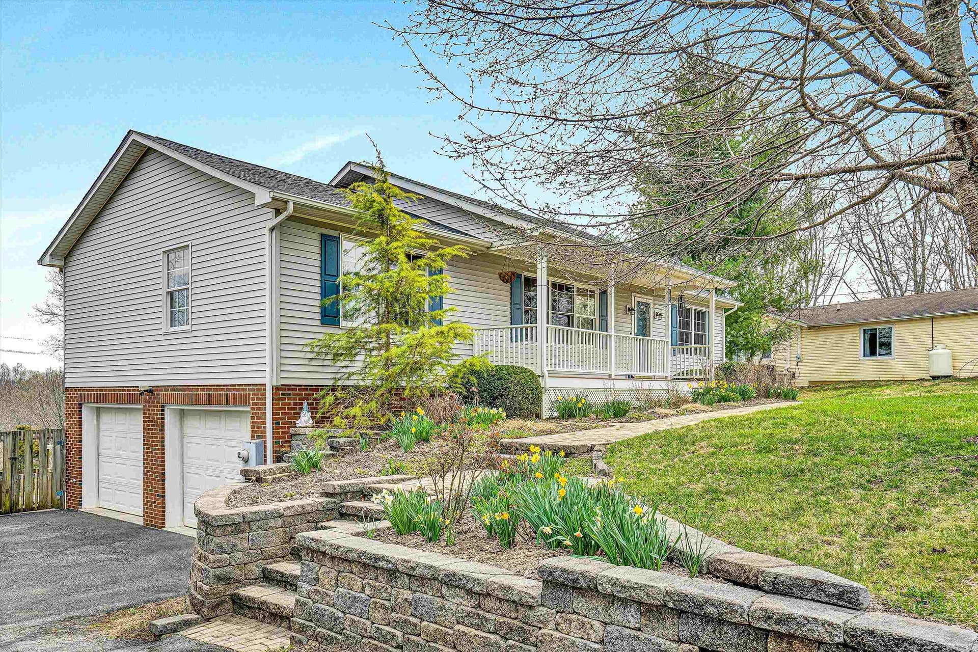 185 Howery Street, Christiansburg, VA, photo 1 of 40