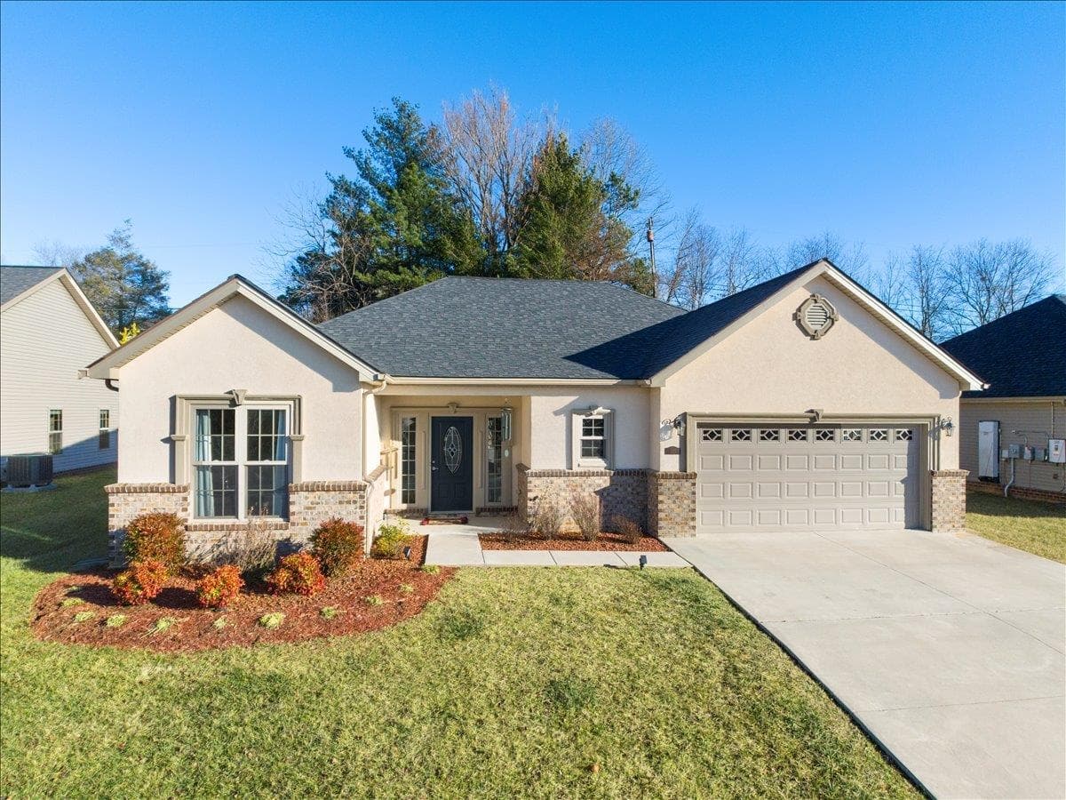 325 Colin Reid Pass NW, Christiansburg, VA, photo 1 of 40