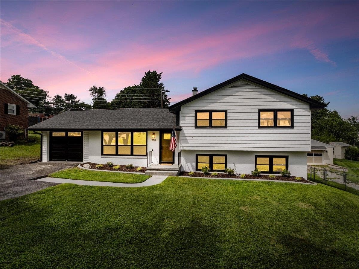 950 McHenry Avenue, Christiansburg, VA, photo 1 of 40