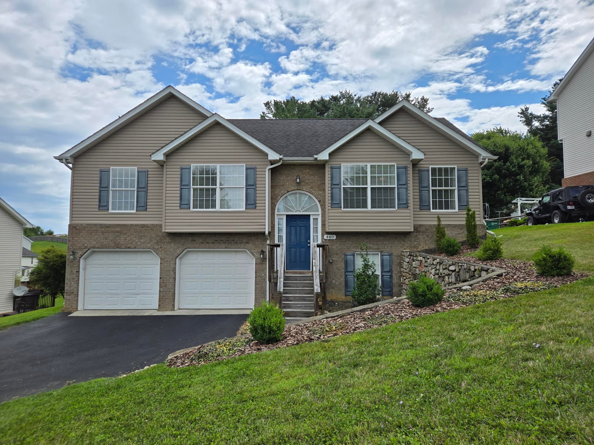 440 Windsor Dr, Christiansburg, VA, photo 1 of 33
