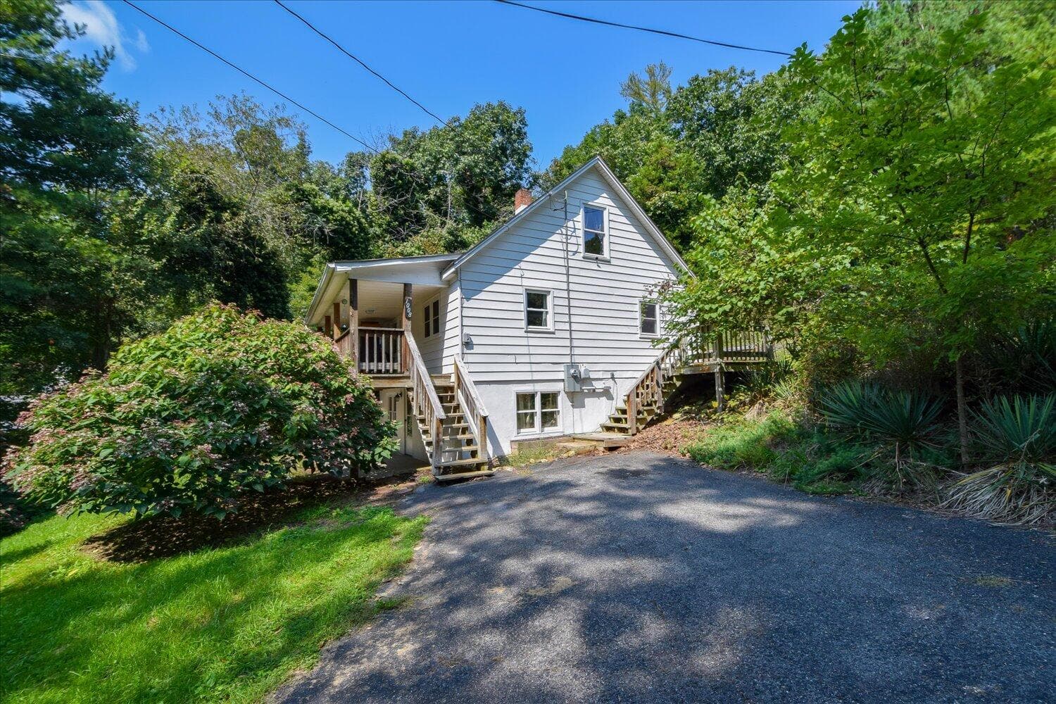 1008 Rock Road E, Christiansburg, VA, photo 1 of 21
