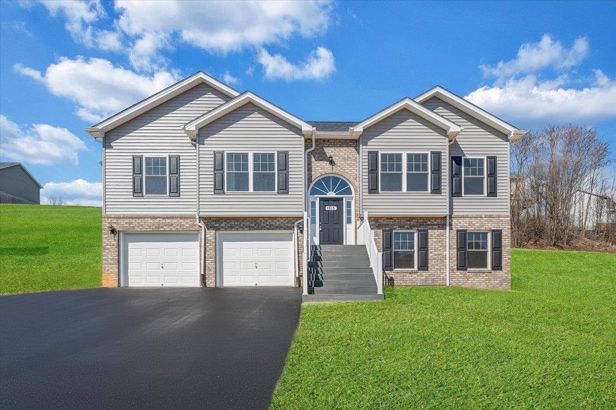 1515 Kensington Way, Christiansburg, VA, photo 1 of 15