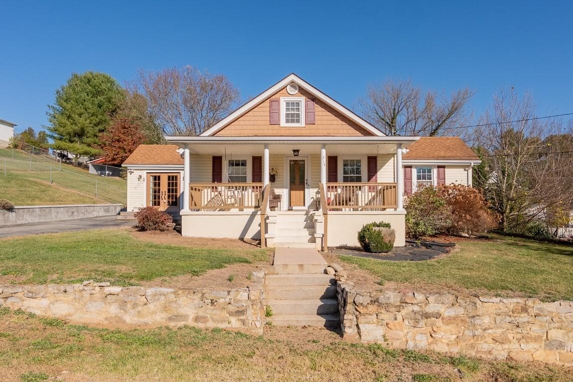 315 Montgomery Street, Christiansburg, VA, photo 1 of 40
