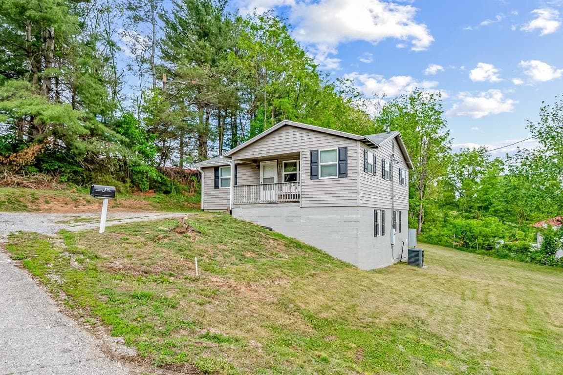 190 New Street, Christiansburg, VA, photo 1 of 40