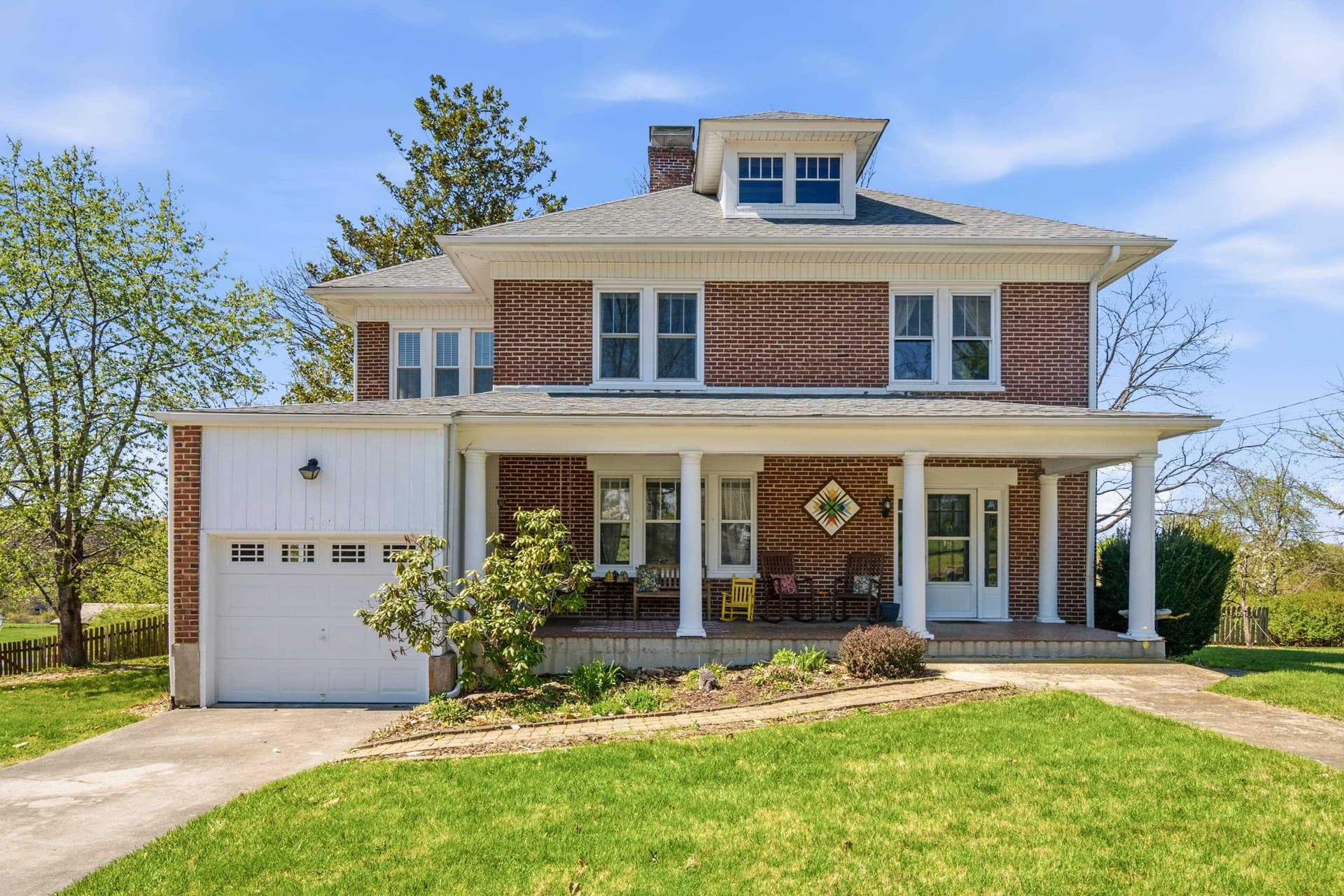 805 W Main Street, Christiansburg, VA, photo 1 of 40