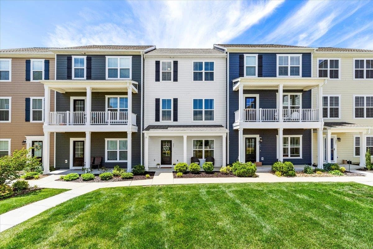 465 John Adams Drive, Christiansburg, VA, photo 1 of 40