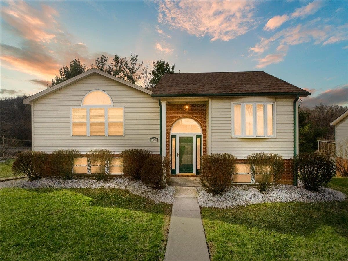 1030 George Edward Viaduct, Christiansburg, VA, photo 1 of 40