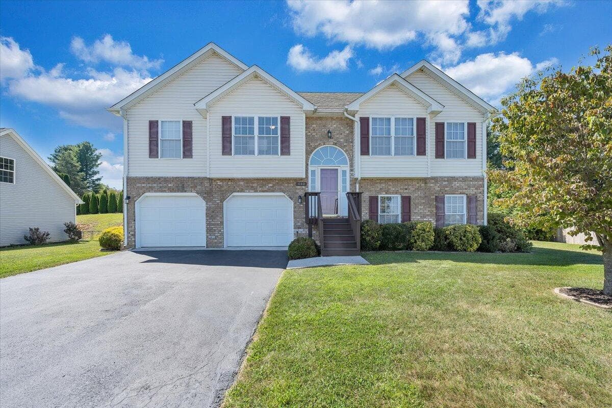440 Chelsea Loop, Christiansburg, VA, photo 1 of 37