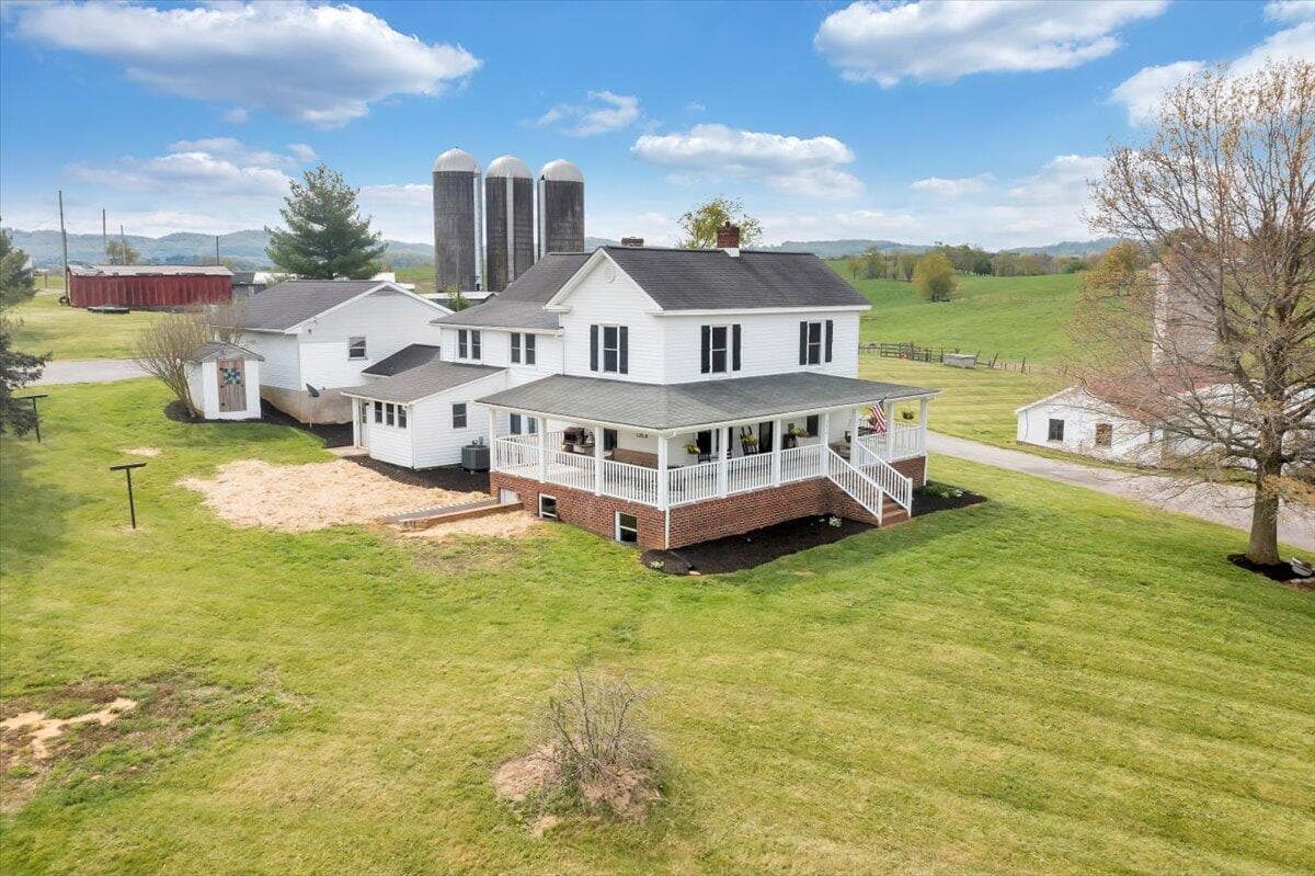 3624 Dairy Road, Christiansburg, VA, photo 1 of 38
