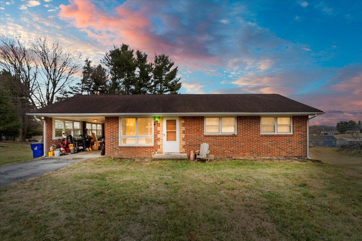 135 Griggs Street, Christiansburg, VA, photo 1 of 36