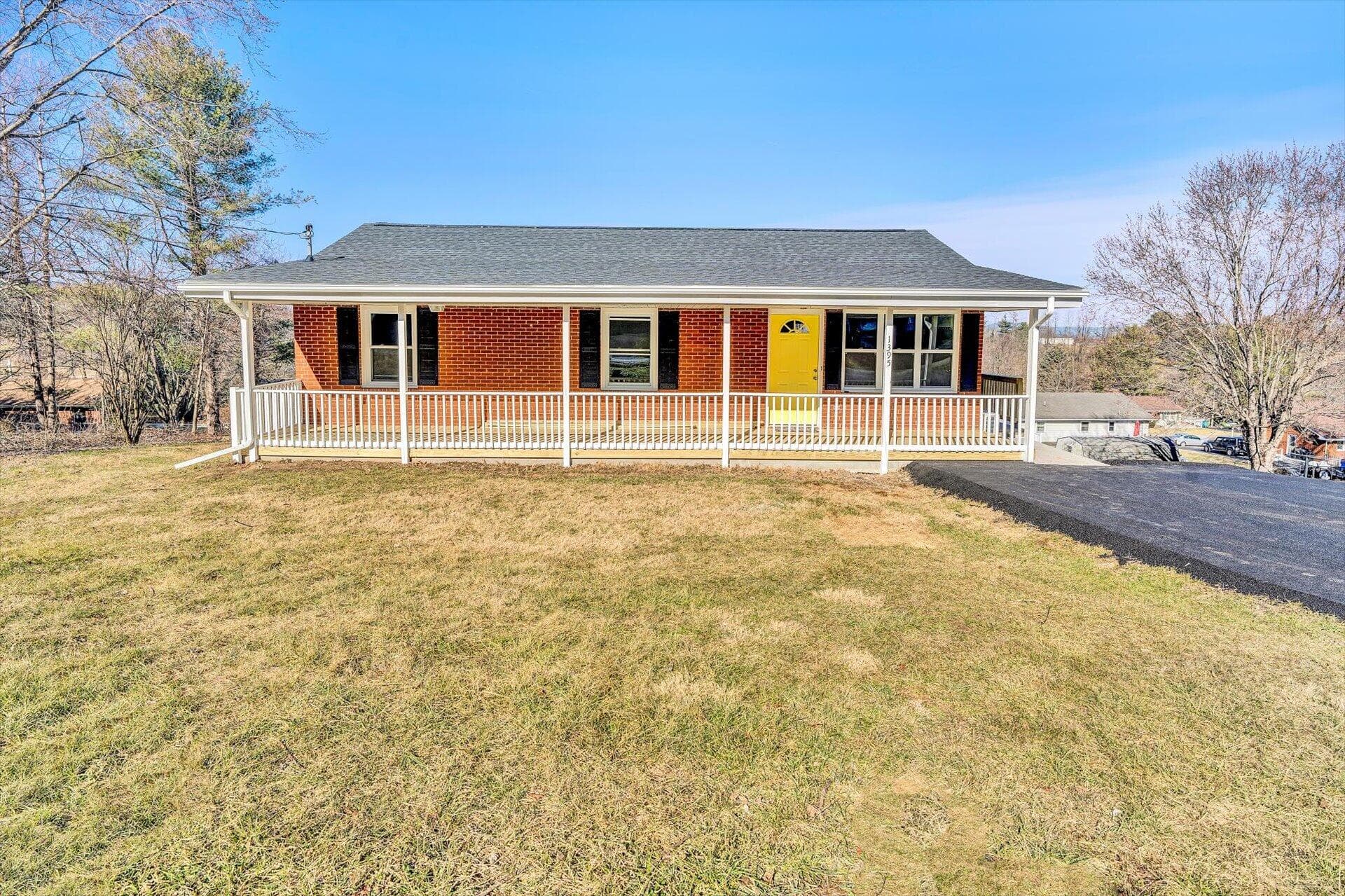 1395 Wall St NW, Christiansburg, VA, photo 1 of 28