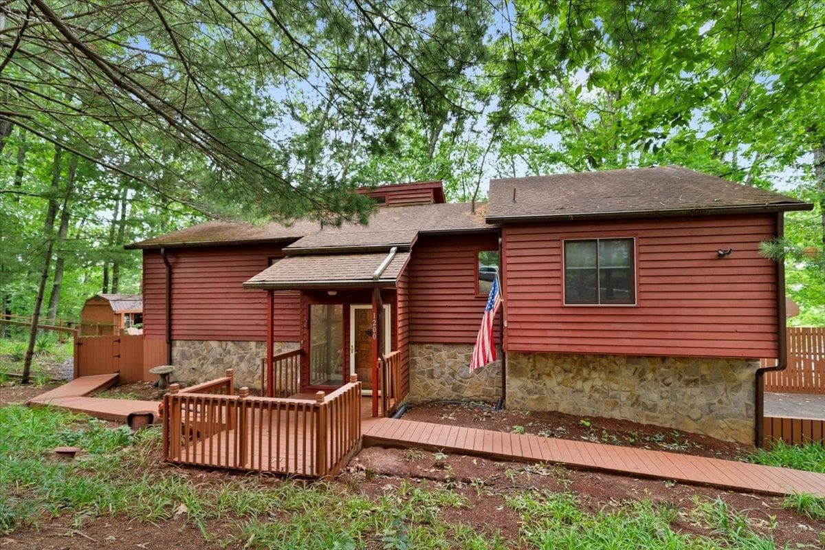 1200 Flint Drive, Christiansburg, VA, photo 1 of 40