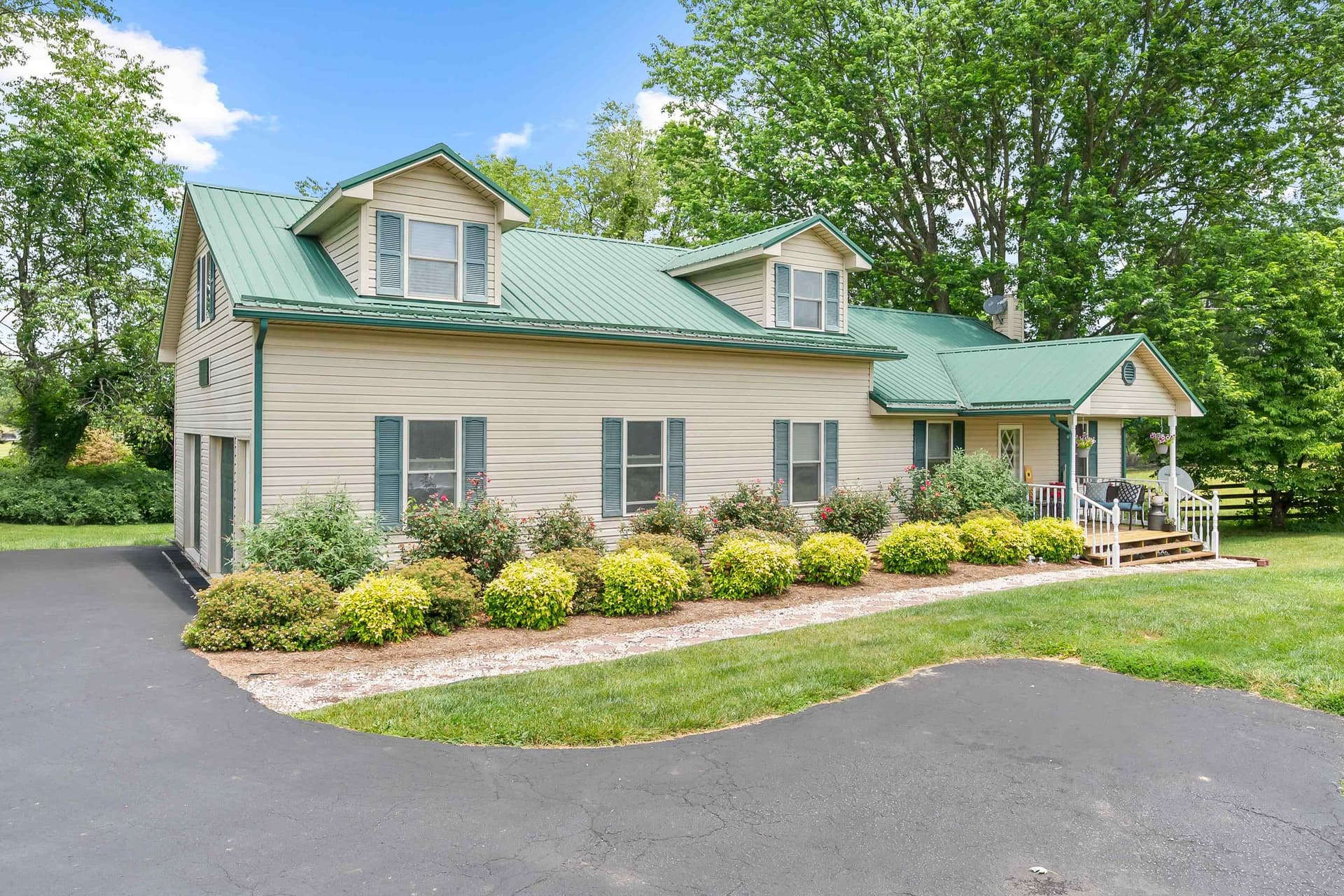 2056 Radford Road, Christiansburg, VA, photo 1 of 40