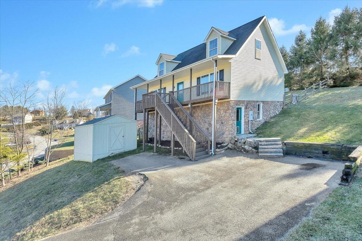 195 John Lemley Lane, Christiansburg, VA, photo 1 of 1