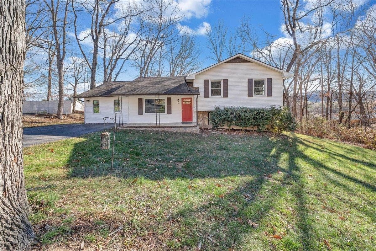 1100 Flint Drive, Christiansburg, VA, photo 1 of 40