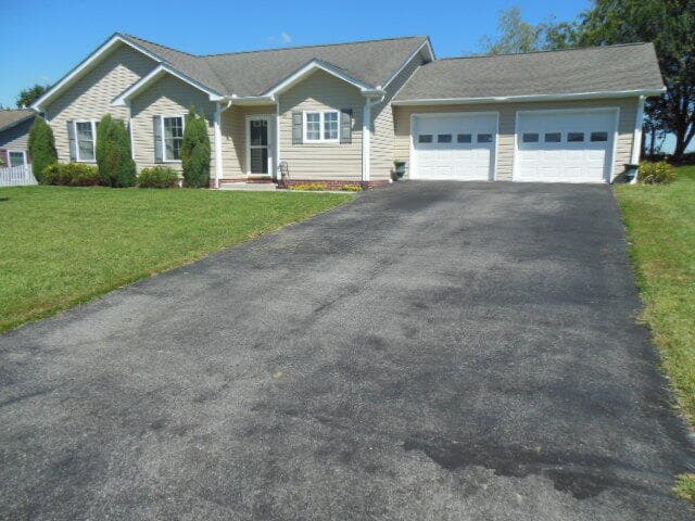 165 Kays Dr NW, Christiansburg, VA, photo 1 of 25