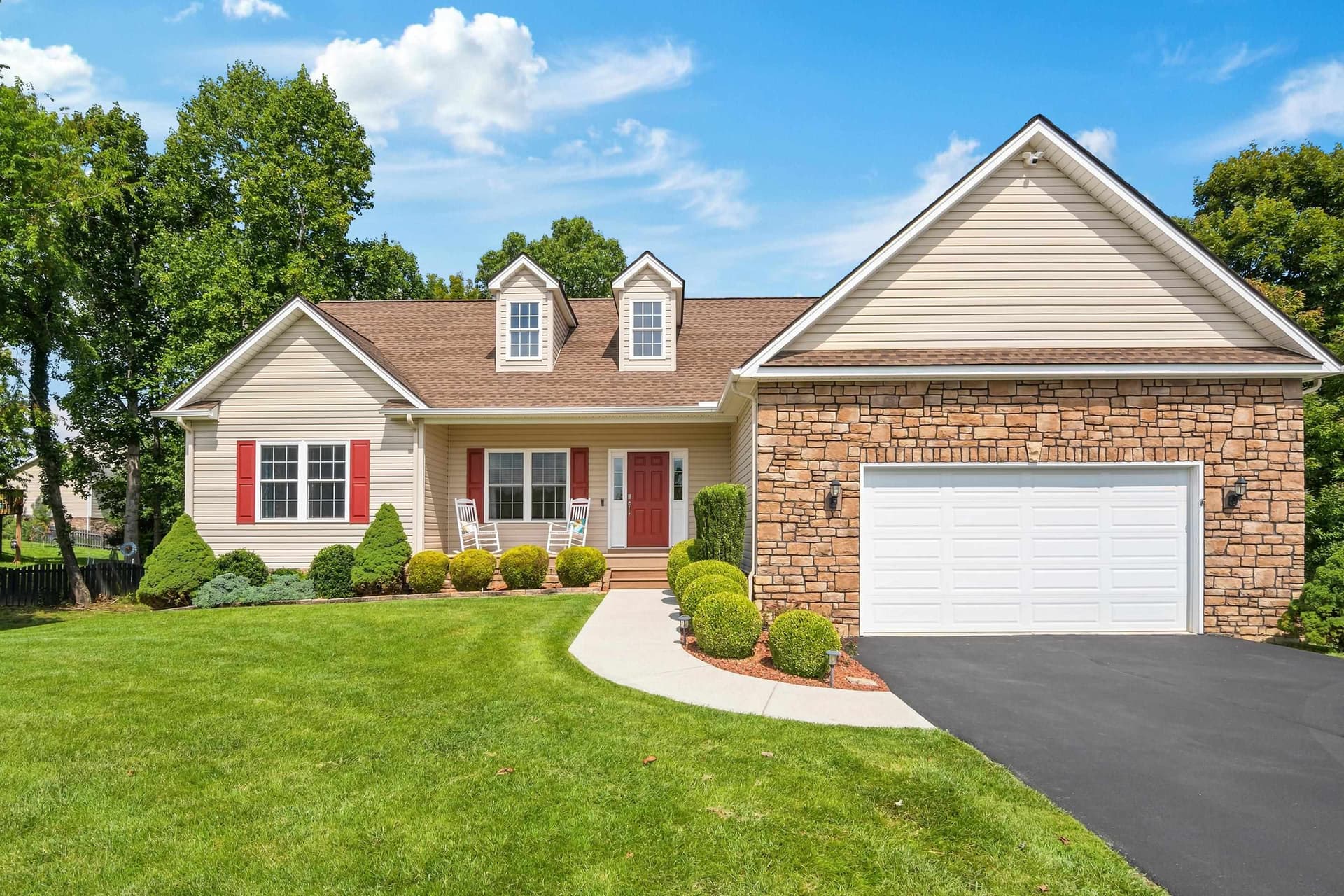 925 Brooklyn Avenue, Christiansburg, VA, photo 1 of 40