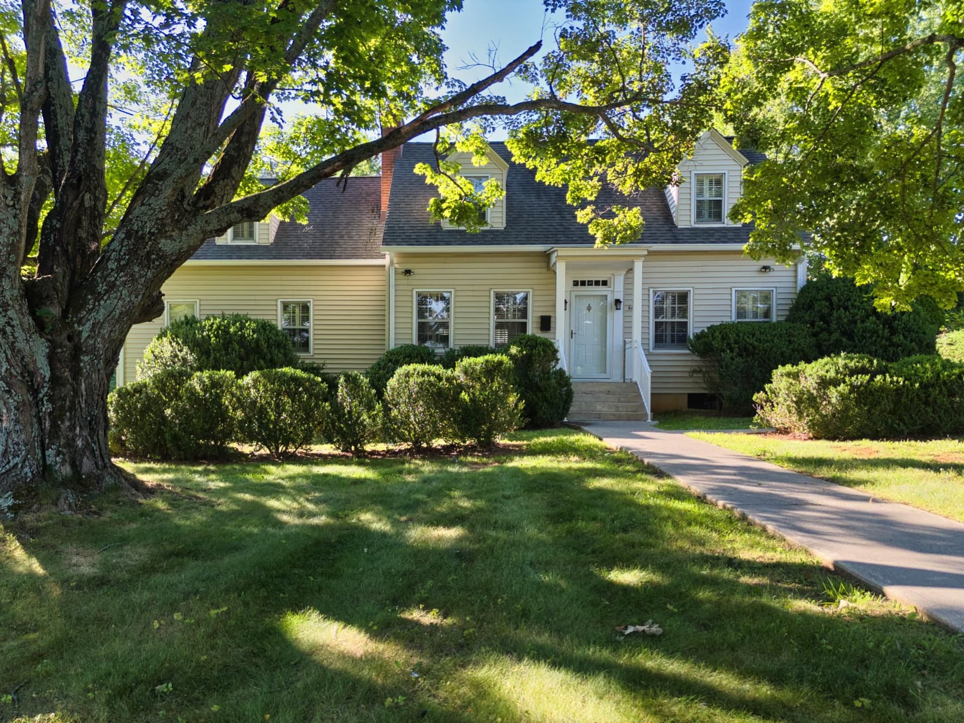 660 W Main Street, Christiansburg, VA, photo 1 of 40