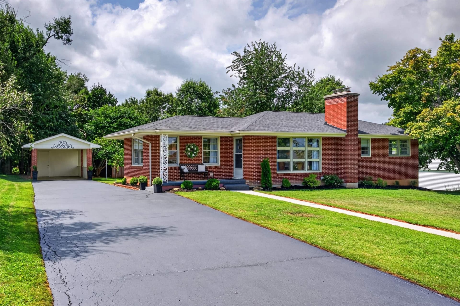 107 Roseland Drive, Christiansburg, VA, photo 1 of 40