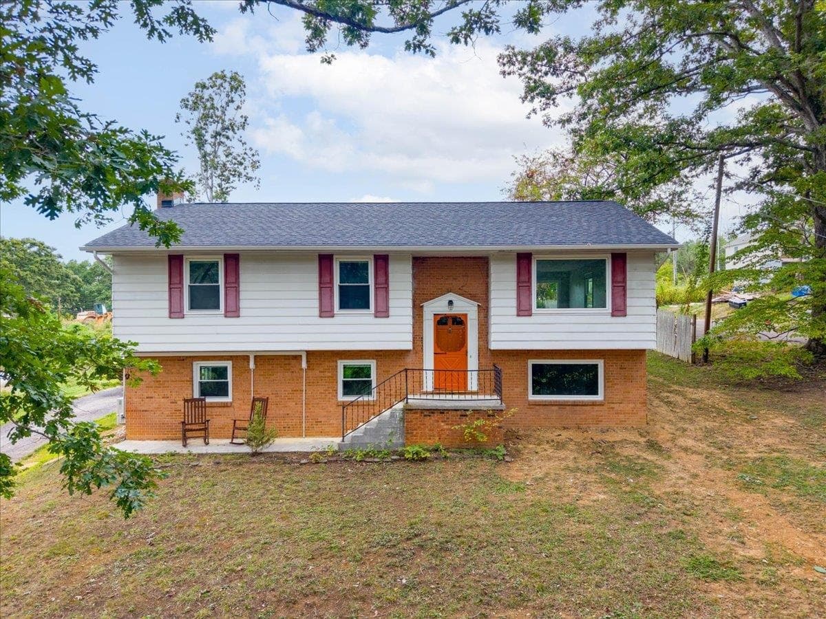 1370 Roanoke Street, Christiansburg