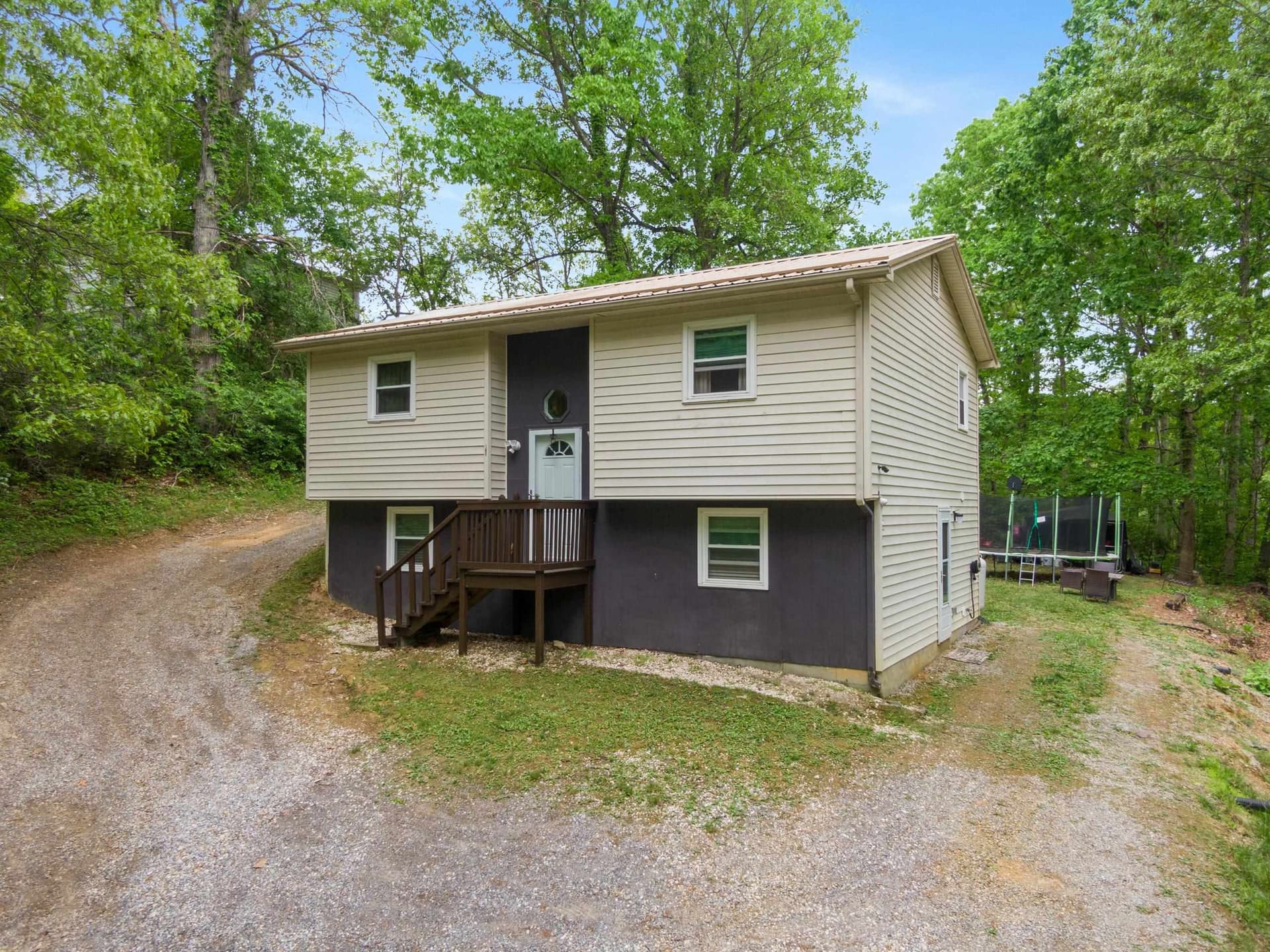 189 Pine Hollow Road, Christiansburg, VA, photo 1 of 28