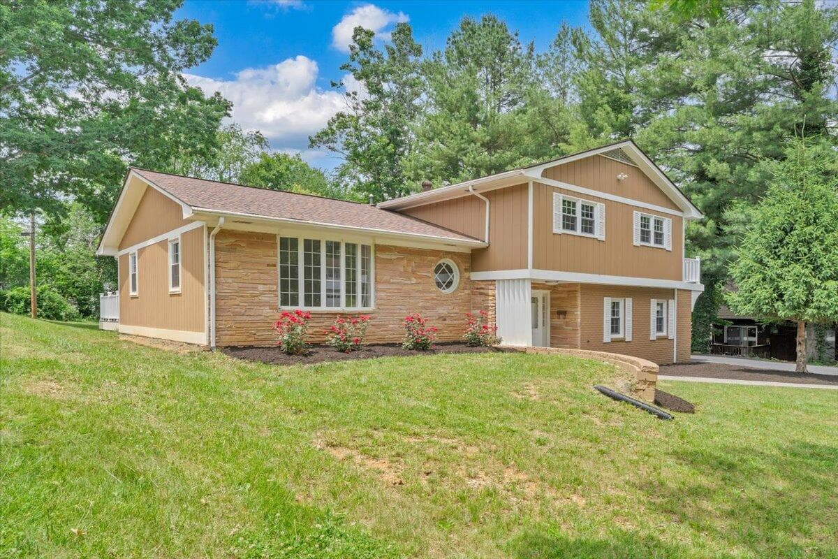 345 Turpin Walk SE, Christiansburg, VA, photo 1 of 37