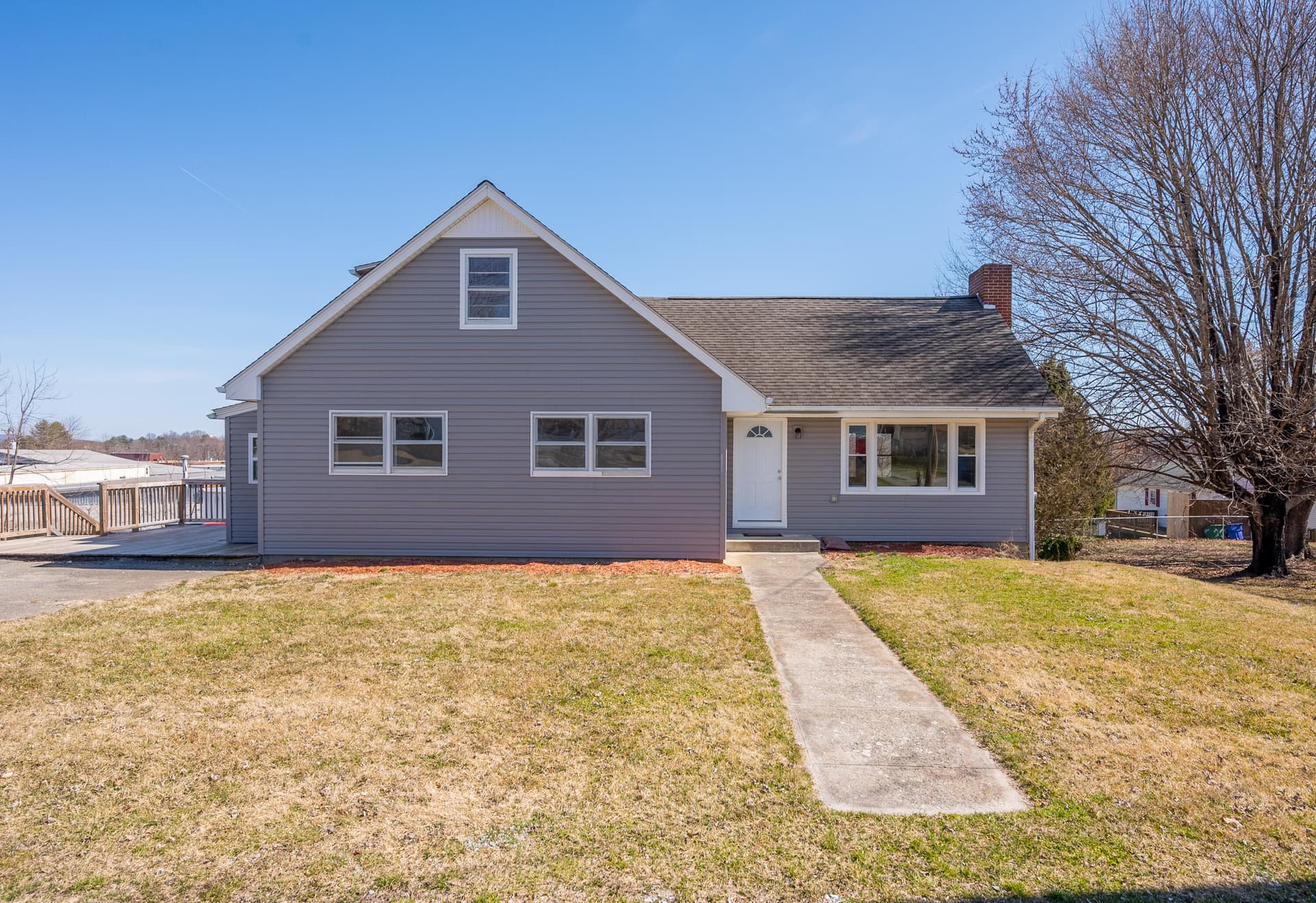 120 James St NW, Christiansburg, VA, photo 1 of 39