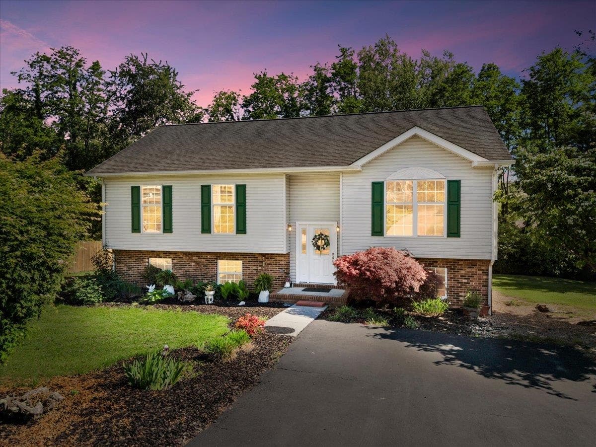 650 Warren Court, Christiansburg