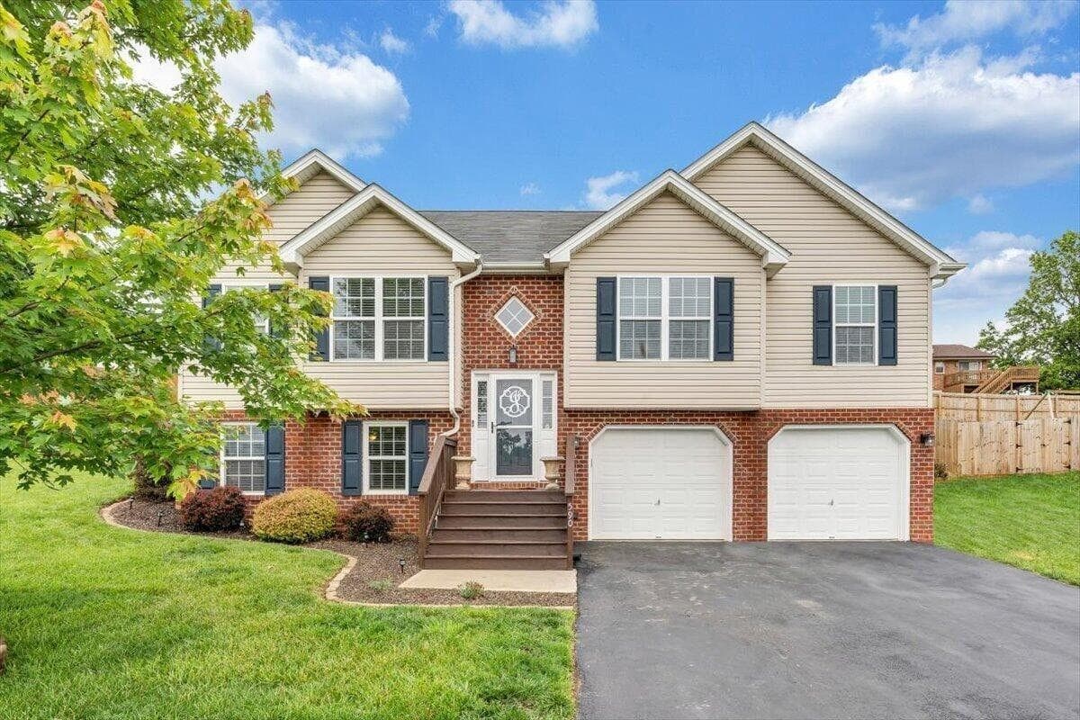 590 Keystone Drive, Christiansburg, VA, photo 1 of 37