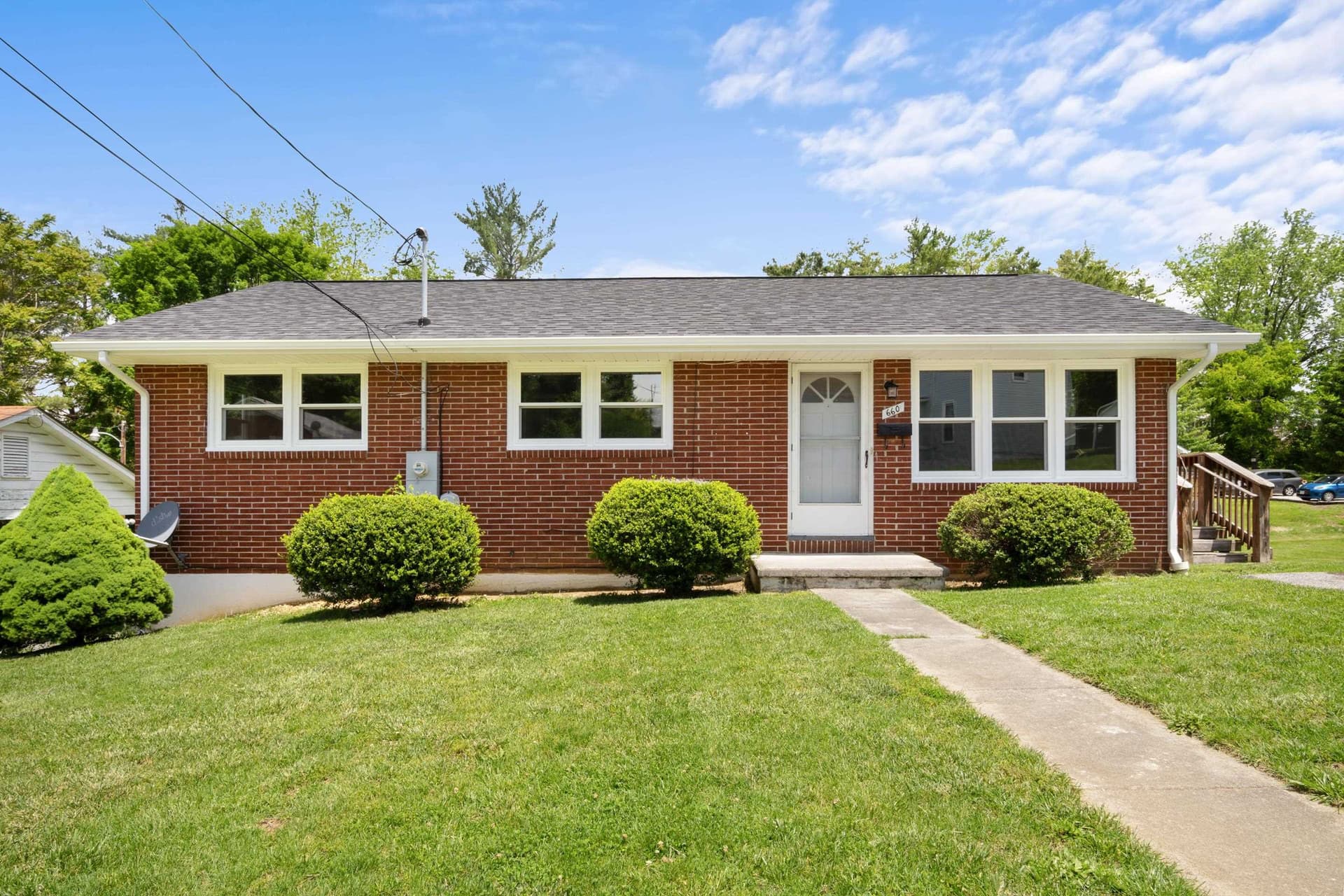 660 Colhoun Street, Christiansburg, VA, photo 1 of 35