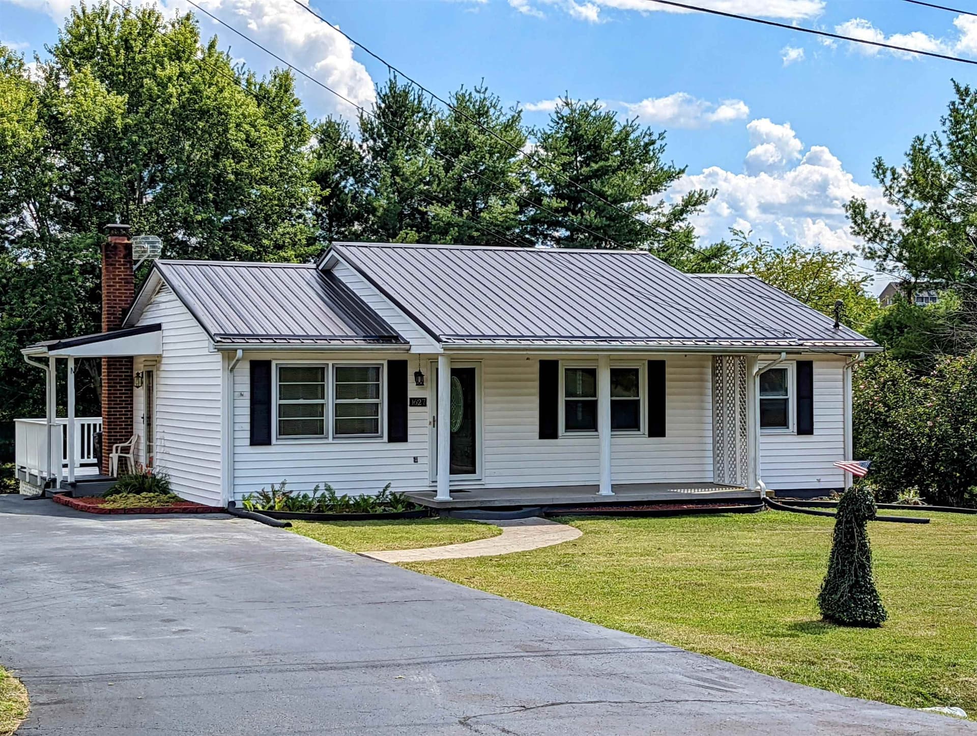 1627 Mud Pike Road, Christiansburg, VA, photo 1 of 27