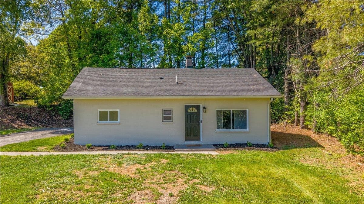 2027 Peppers Ferry Road NW, Christiansburg, VA, photo 1 of 28