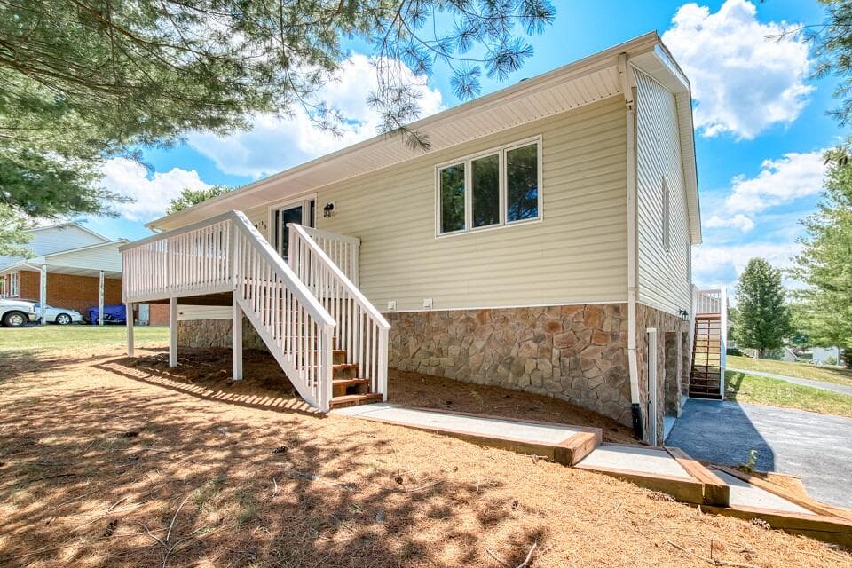 15 Kays Dr NW, Christiansburg, VA, photo 1 of 32