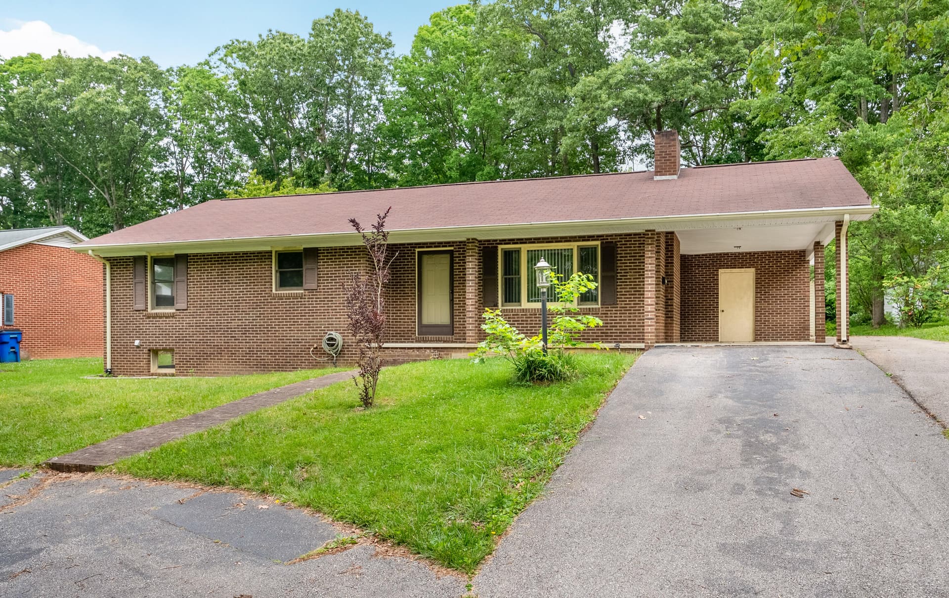 420 Overhill Rd SE, Christiansburg, VA, photo 1 of 34