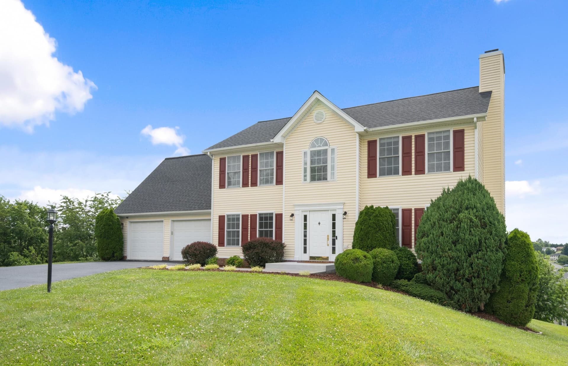 180 Sapphire Avenue, Christiansburg, VA, photo 1 of 40