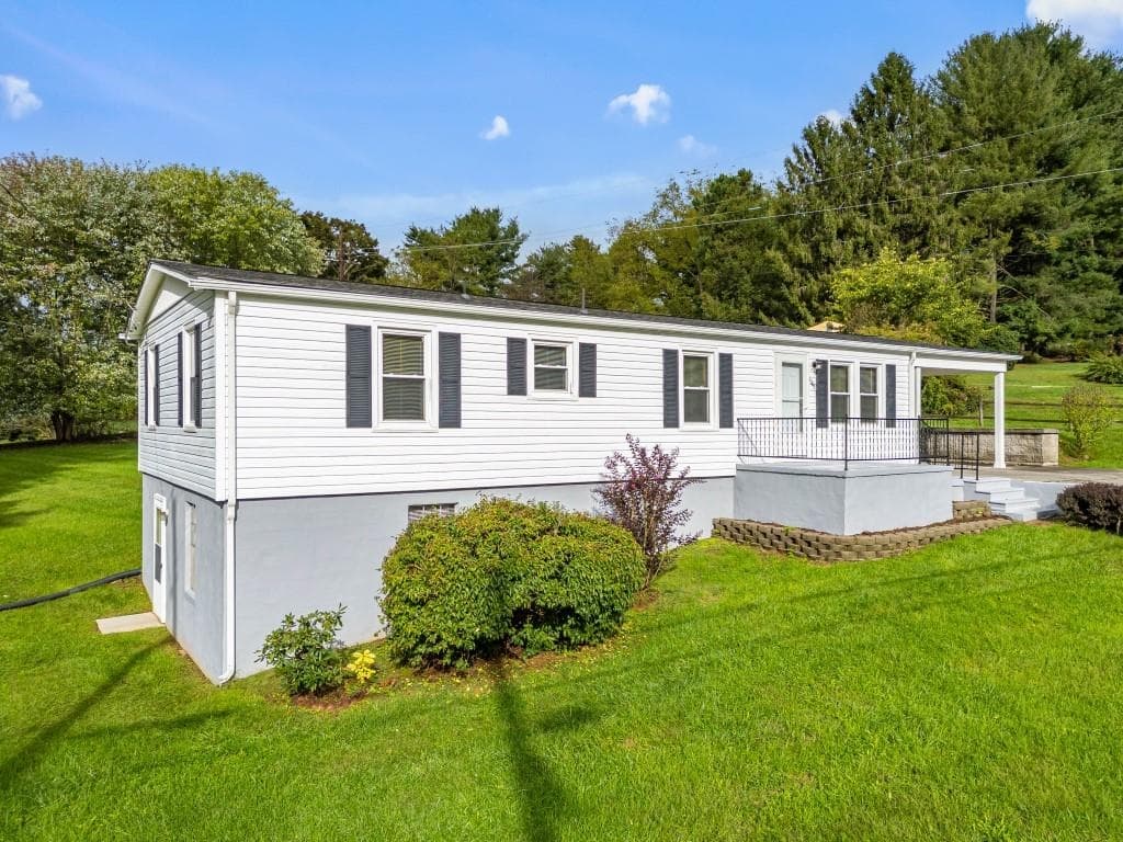 1045 Brown Street, Christiansburg, VA, photo 1 of 40