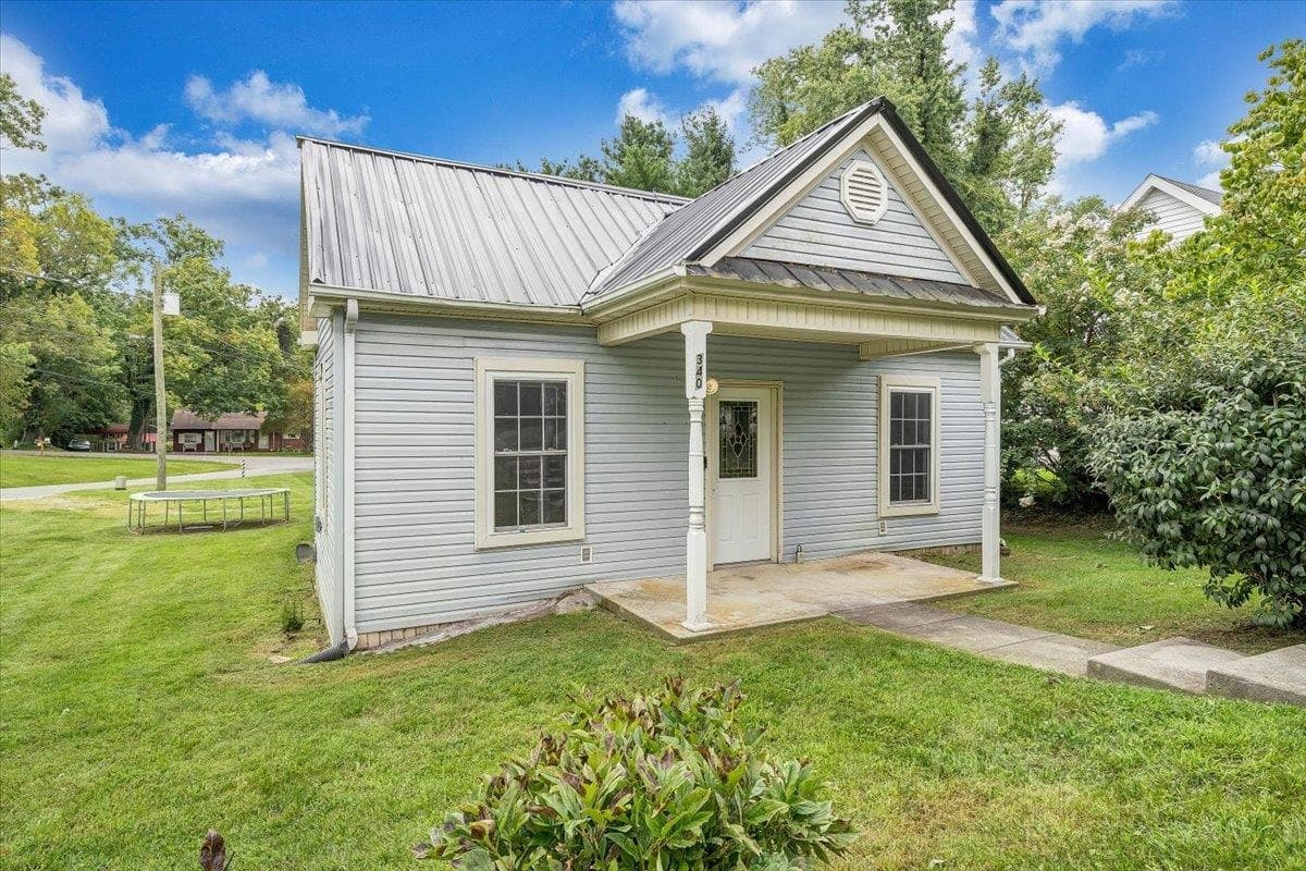 340 Montgomery Street, Christiansburg, VA, photo 1 of 32